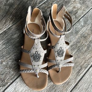 Maurices sandals size 6 1/2